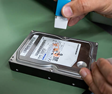 已经数据擦除的HDD为防止混合做封检，适当地管理。